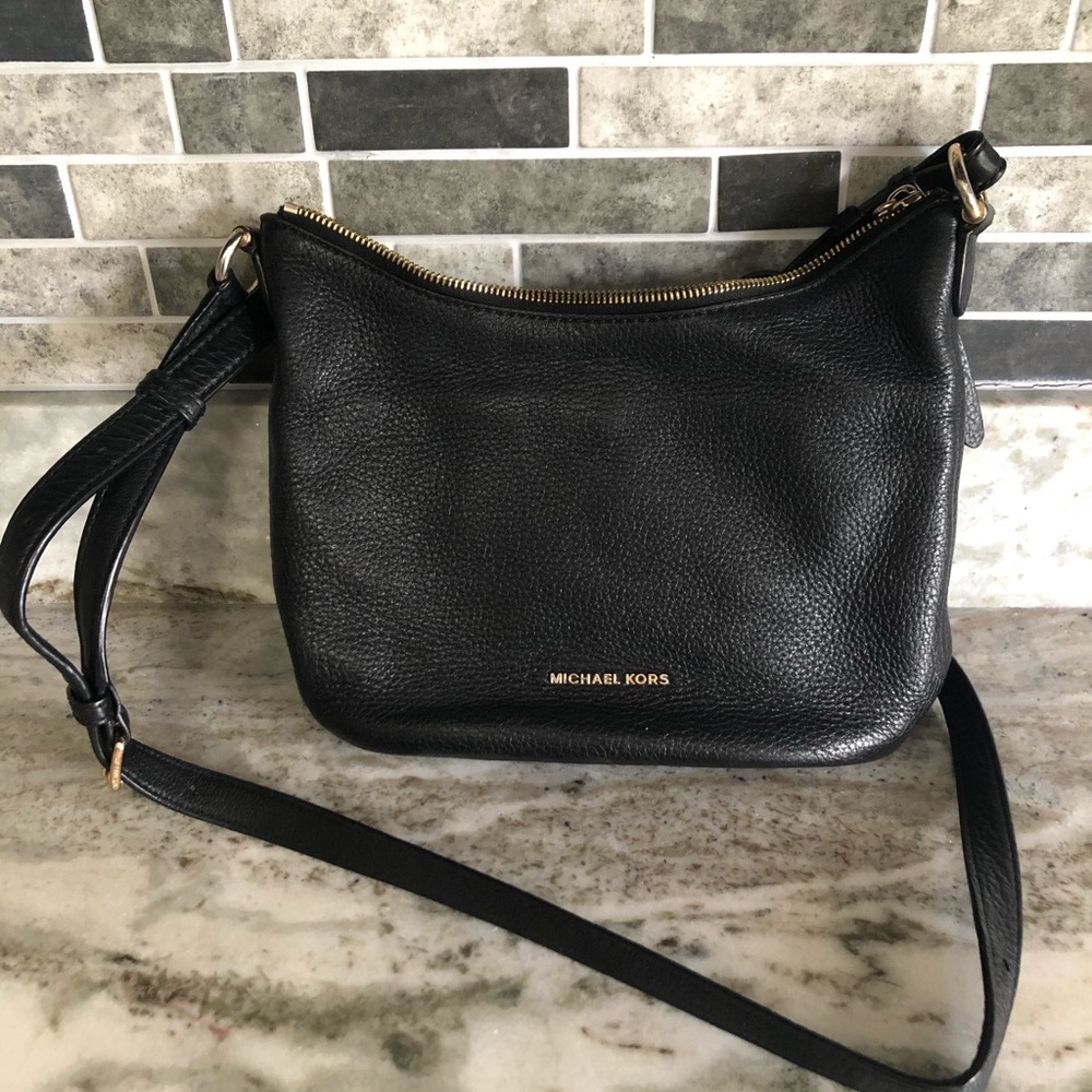 MICHAEL Michael Kors Lupita Medium Messenger